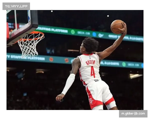 阿门汤普森转型锋线球员，火箭训练中加练夹击战术